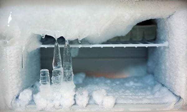 Tủ lạnh đóng tuyết ngăn đá – nguyên nhân và cách xử lý