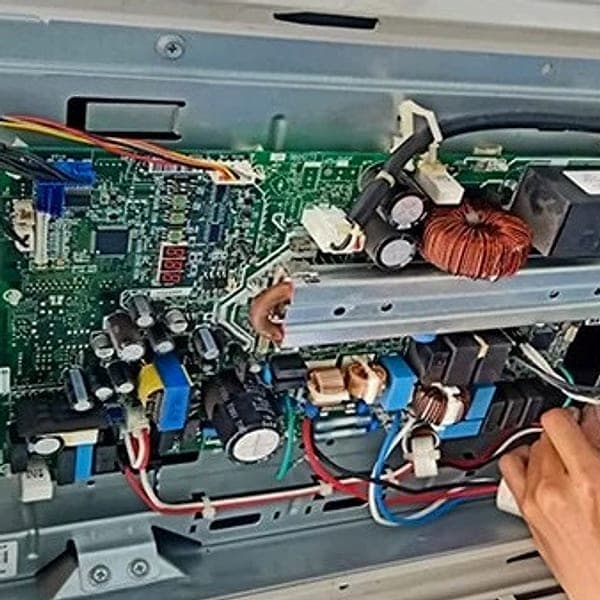 Thay board – tụ – block máy lạnh