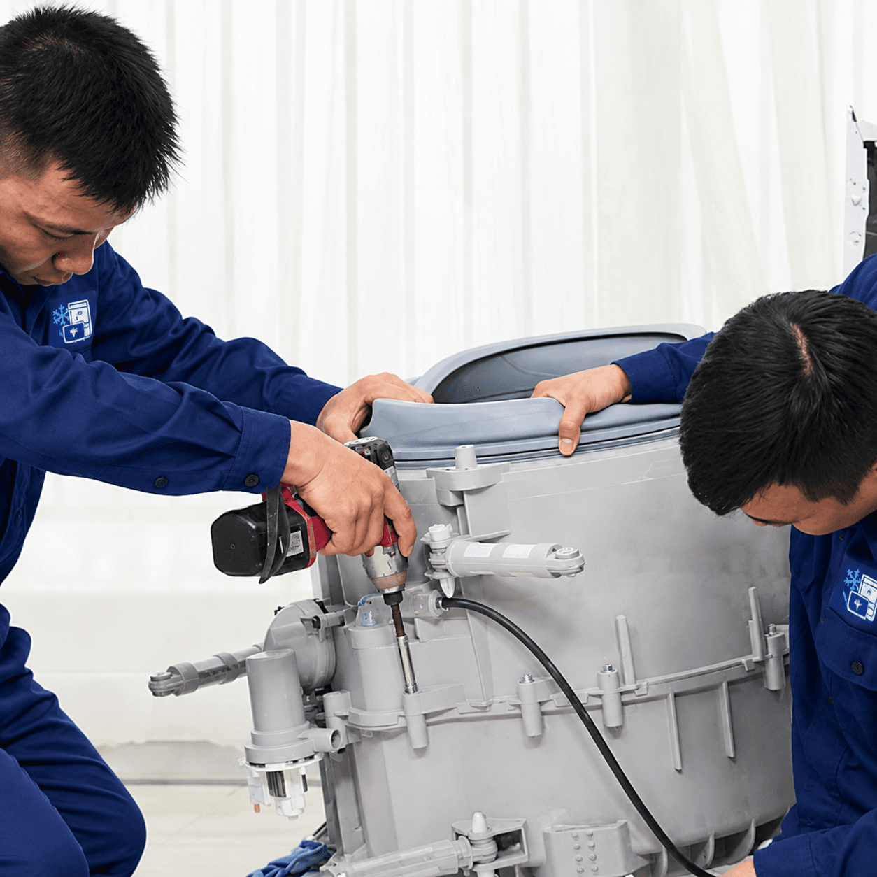 Máy giặt rung lắc, kêu to khi vắt